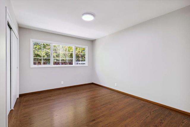 471 Claremont Way, Menlo Park CA: https://media.crmls.org/mediaz/29929971-afa8-4cad-96b6-14c922d1f8cb.jpg