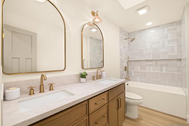 3985 Syme Dr, Carlsbad CA: https://media.crmls.org/mediaz/2992f0b4-45db-4722-a307-1eb19da3c167.jpg