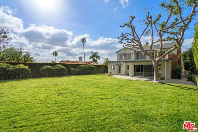 2332 Nottingham Avenue, Los Angeles CA: https://media.crmls.org/mediaz/29932369-f8ce-4a44-a3ad-76683d604786.jpg