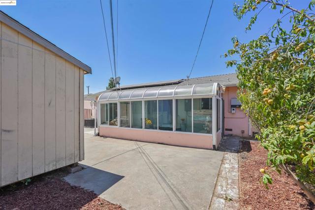 836 Stella St, Vallejo CA: https://media.crmls.org/mediaz/2993a2c7-e967-4546-acdb-fee162b81c3a.jpg