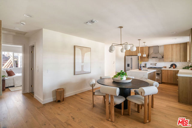 4405 Springdale Drive, Los Angeles CA: https://media.crmls.org/mediaz/2993ecf2-848c-4f68-aac2-54737c95d0e7.jpg