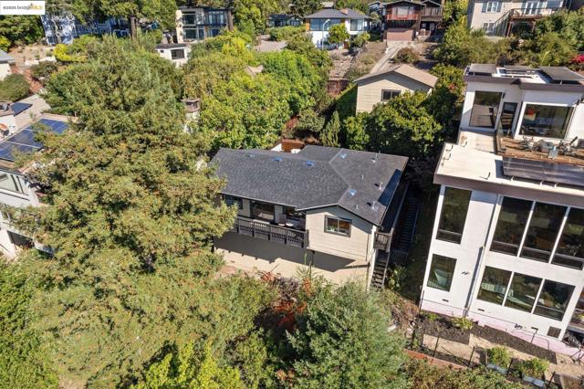 17032 Broadway Ter, Oakland CA: https://media.crmls.org/mediaz/29944c8b-51b8-4eb9-bf49-13f5fdb78fbe.jpg