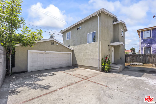 1745 S Kingsley Drive, Los Angeles CA: https://media.crmls.org/mediaz/2994dd74-bd71-4df6-96f6-9f5e0e61f69c.jpg