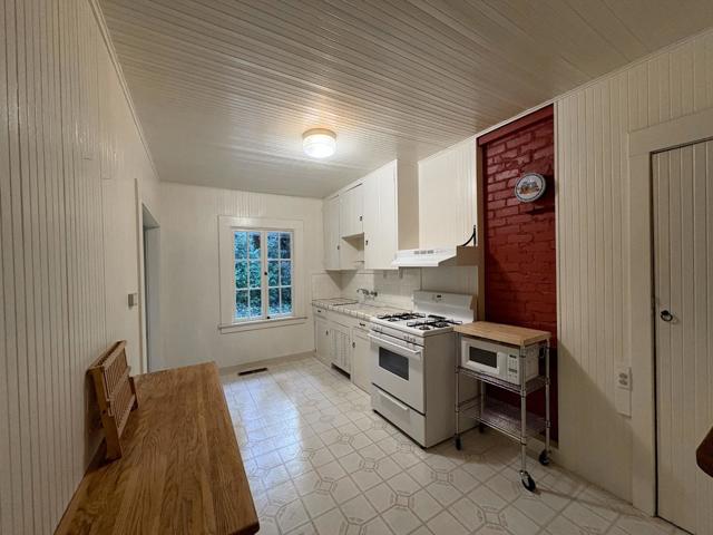 8787 Highway 9, Ben Lomond CA: https://media.crmls.org/mediaz/299531a2-0cec-4df0-a7fc-ffb80d4520e5.jpg