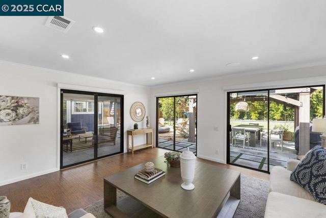 1806 Newell Ave, Walnut Creek CA: https://media.crmls.org/mediaz/2995e0ec-6b0c-4cf0-84d6-52415085dae9.jpg