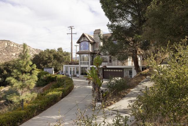 29531 Gordon Hill Road, Valley Center CA: https://media.crmls.org/mediaz/2995e301-b3e8-4ad4-bccf-bd1cf3b9f650.jpg