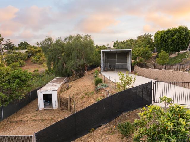 5615 Via Montellano, Bonsall CA: https://media.crmls.org/mediaz/2996d24d-f0e0-4682-8aa1-80531cdaa100.jpg