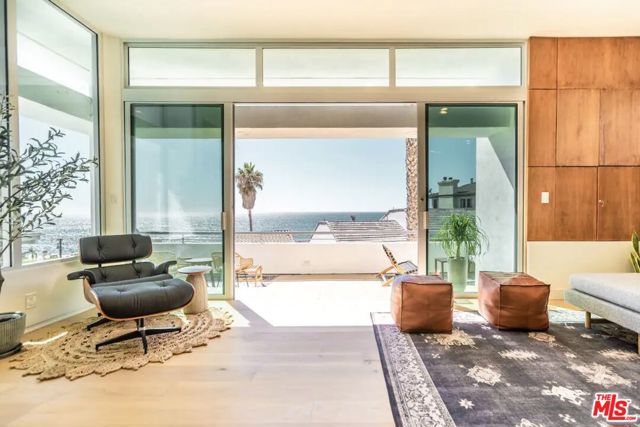 21349 Rambla Vista, Malibu CA: https://media.crmls.org/mediaz/2996dd84-6977-41e4-922b-c33bc96d9f53.jpg