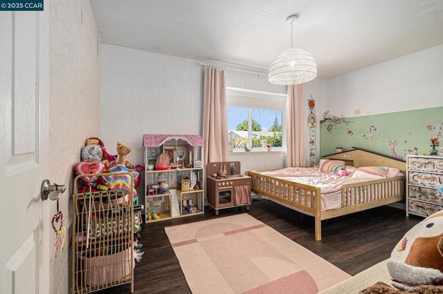 1730 Claycord Ave, Concord CA: https://media.crmls.org/mediaz/2996f2da-a213-4a5f-be69-4a81d8281c5c.jpg
