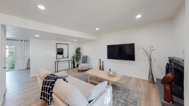 2 Morning Sun Court, Mountain View CA: https://media.crmls.org/mediaz/2996fb67-a9cc-4344-a1b8-582dd4898840.jpg