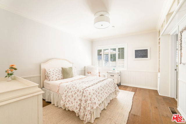678 Loring Avenue, Los Angeles CA: https://media.crmls.org/mediaz/299700c2-33f4-4243-ad61-81482fdd0a7c.jpg