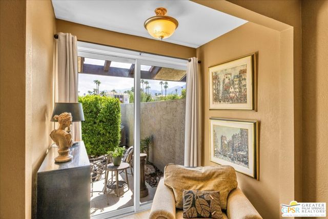 1254 E Andreas Road, Palm Springs CA: https://media.crmls.org/mediaz/29970539-133e-4d78-b314-827e8fd76a34.jpg