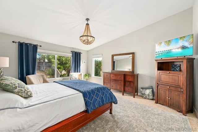 3231 Canyon View Dr, Oceanside CA: https://media.crmls.org/mediaz/29971759-85ce-4f3f-8afe-c32fed86ebbe.jpg