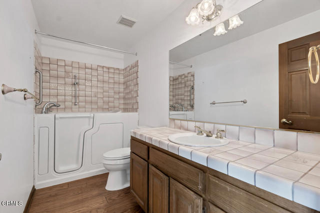 11395 Highridge Court, Camarillo CA: https://media.crmls.org/mediaz/2997a5c0-f25f-40c1-88e4-a663918a749d.jpg
