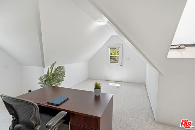 1816 Rosita Drive, Glendale CA: https://media.crmls.org/mediaz/2997acff-bcab-4170-9770-85d027949c2c.jpg