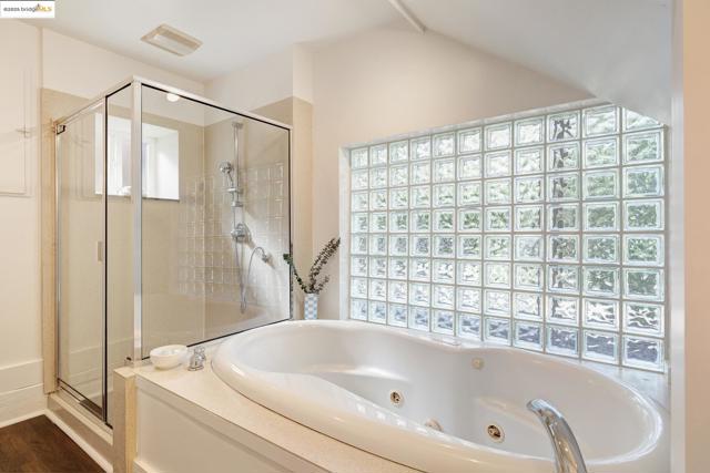 3 Mountain View Pl, Lafayette CA: https://media.crmls.org/mediaz/299829a4-cca9-439e-8bdc-d61c19657167.jpg