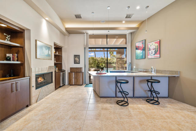 12 Boulder Lane, Rancho Mirage CA: https://media.crmls.org/mediaz/2999660d-c9e1-4e3c-8981-e44c1e0235a1.jpg