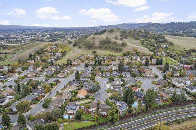 16761 Dry Creek Court, Morgan Hill CA: https://media.crmls.org/mediaz/2999da1e-7b8e-4de4-a5d6-c57bceee677c.jpg