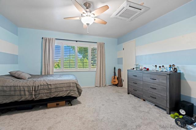 9835 Edgelake Dr, La Mesa CA: https://media.crmls.org/mediaz/299a887e-827b-4be6-a95e-3a1d7f17cf78.jpg