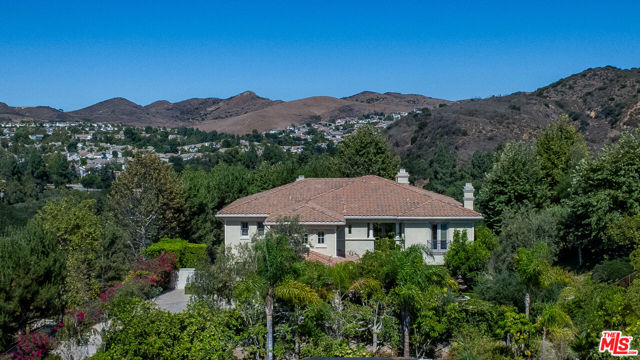 2882 Rainfield Avenue, Westlake Village CA: https://media.crmls.org/mediaz/299b4185-8cdf-4bdd-be1e-ec3e27d6bbf1.jpg