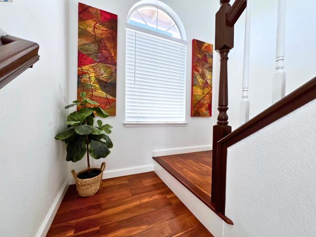 85 Phillips Ct, Tracy CA: https://media.crmls.org/mediaz/299b5a41-e39c-43c8-b24c-8bd7deacef03.jpg