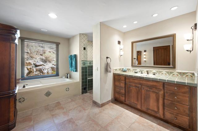 72275 Upper W Way, Palm Desert CA: https://media.crmls.org/mediaz/299b7c65-a800-469c-a6e2-bc3519561e77.jpg