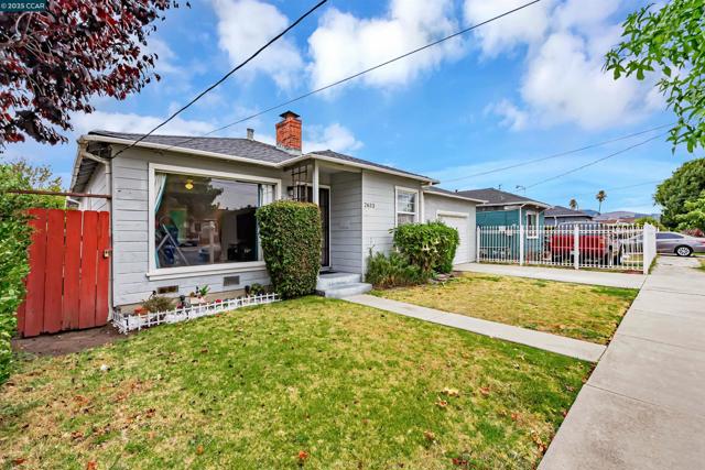 2633 Humphrey Ave, Richmond CA: https://media.crmls.org/mediaz/299c061e-22fe-46c8-92d7-7d7269d8abb8.jpg