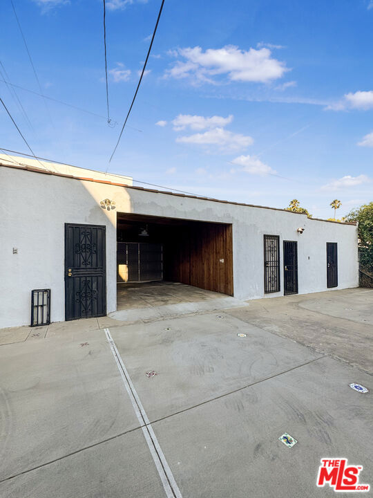1944 Argyle Avenue, Los Angeles CA: https://media.crmls.org/mediaz/299c4dce-b57e-463c-a3c7-3c3094312890.jpg