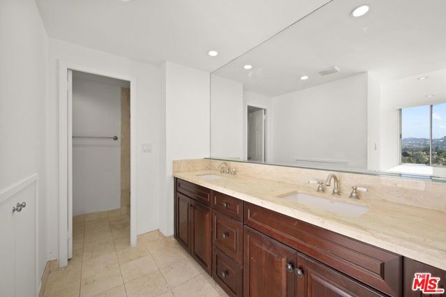 10501 Wilshire Boulevard, Los Angeles, California 90024, 2 Bedrooms Bedrooms, ,2 BathroomsBathrooms,Condominium,For Sale,Wilshire,24430175