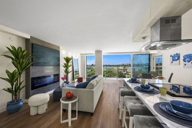 1820 Avenida del Mundo, Coronado CA: https://media.crmls.org/mediaz/299ca405-19d8-4c90-a425-a1d346d4f6d5.jpg