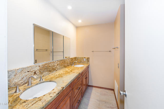 13716 Herrick Avenue, Sylmar CA: https://media.crmls.org/mediaz/299cc1b1-54bf-468d-8185-507e8dd07ebf.jpg