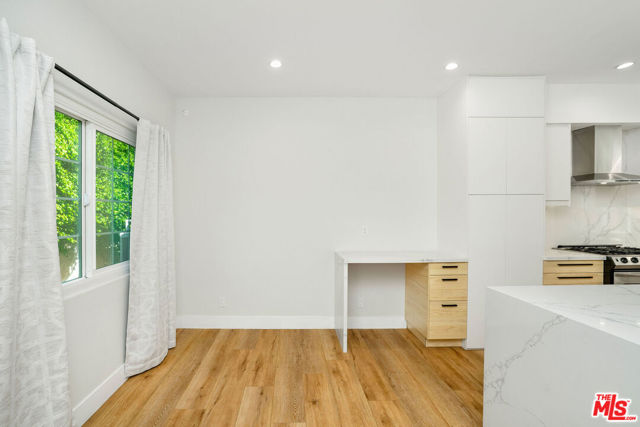 5923 Etiwanda Avenue, Tarzana CA: https://media.crmls.org/mediaz/299d548c-bc1f-4301-acec-4801eb58f3b6.jpg