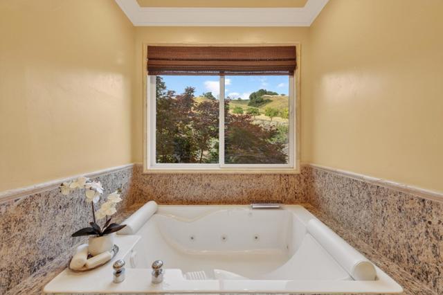 9540 Via Del Oro, Gilroy CA: https://media.crmls.org/mediaz/299d7a3b-70f1-45f1-90a8-f33dcdbeaf4f.jpg