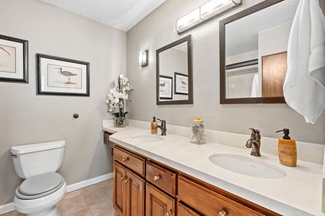 550 El Camino Real, Burlingame CA: https://media.crmls.org/mediaz/299d8a25-a951-49e4-b00c-fbad6fba0951.jpg
