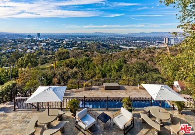 3595 Wonder View Drive, Los Angeles CA: https://media.crmls.org/mediaz/299dc396-f5f3-4c8b-9a06-9134da592742.jpg