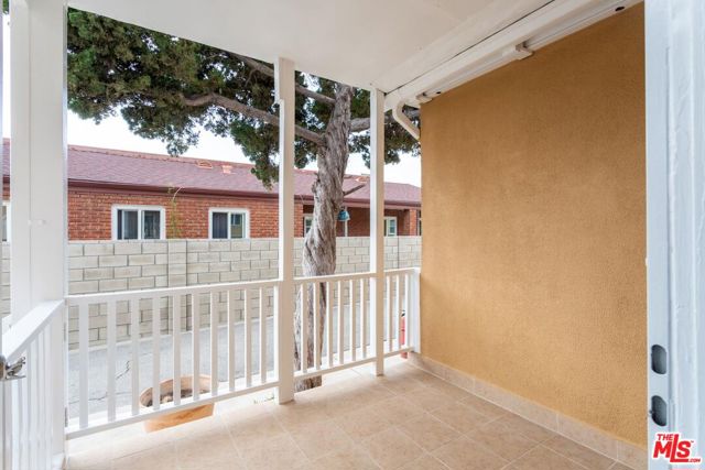 200 W Palmer Avenue, Glendale CA: https://media.crmls.org/mediaz/299e470c-5fd8-46e1-9e7b-e24ccfcc9fe8.jpg