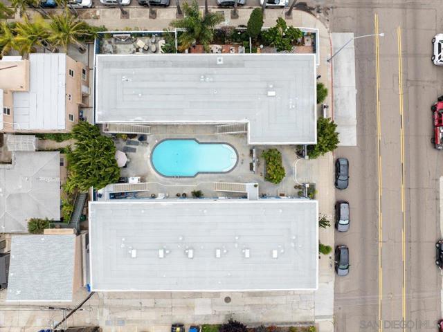 5061 Mission BLVD, San Diego CA: https://media.crmls.org/mediaz/299fe1c1-0012-4b09-8192-d864a750ec18.jpg