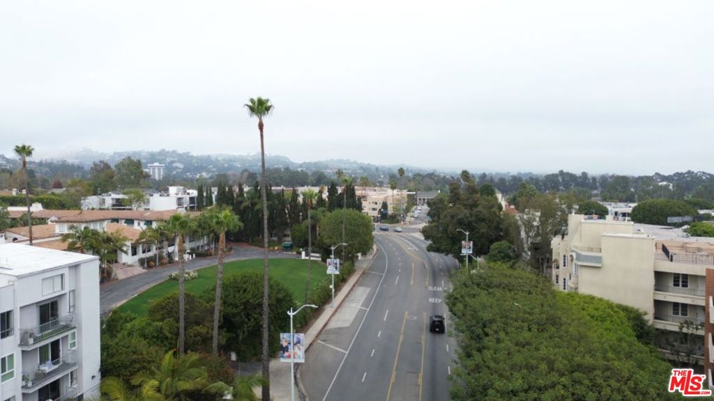 https://media.crmls.org/mediaz/29a00ba9-e4a5-4102-a43f-155036fc66ff.jpg?preset=X-Large
