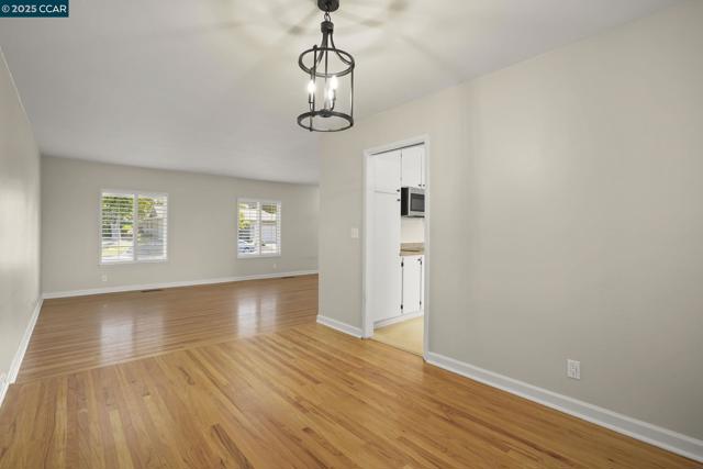 715 Graymont Circle, Concord CA: https://media.crmls.org/mediaz/29a0231d-9f4e-492e-9f66-9d24d2f4e9be.jpg