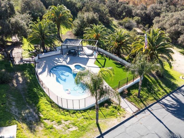 2230 Calle Dos Lomas, Fallbrook CA: https://media.crmls.org/mediaz/29a0366a-5131-4100-a0d8-6c9f4926888b.jpg