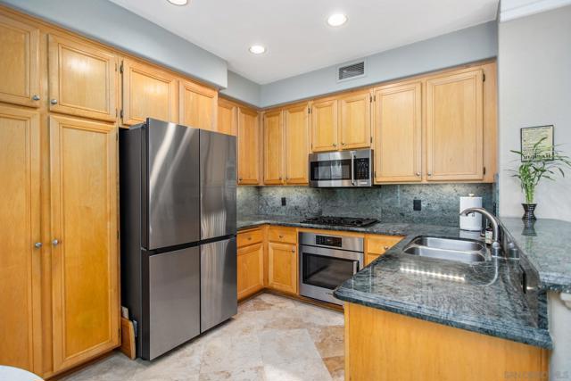 11311 Legacy Canyon Pl, San Diego CA: https://media.crmls.org/mediaz/29a08fda-f18d-45b7-84b2-0b15b99cce37.jpg