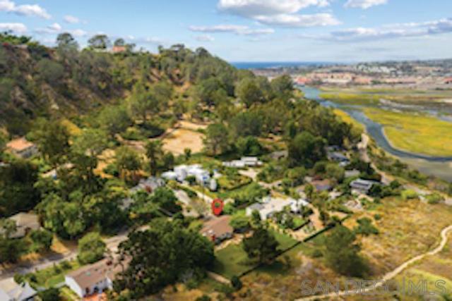 1515 San Dieguito Dr, Del Mar CA: https://media.crmls.org/mediaz/29a0cf79-75e4-4620-afc1-79e568069584.jpg