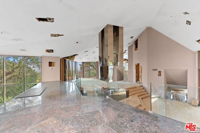 13335 Mulholland Drive photo 7