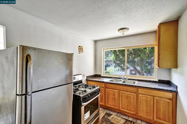 5235 Macarthur Blvd, Oakland CA: https://media.crmls.org/mediaz/29a1da93-2465-45ef-a5d8-9366f78c3955.jpg