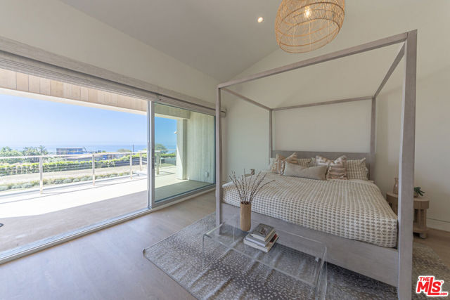 29958 Harvester Road, Malibu CA: https://media.crmls.org/mediaz/29a24832-33af-4a43-8fb7-a73d8fd29993.jpg