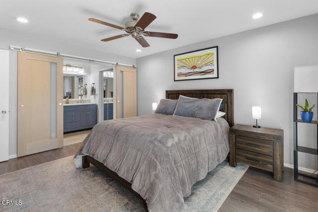 Detail Gallery Image 15 of 31 For 13561 Valerio St a,  Van Nuys,  CA 91405 - 3 Beds | 3 Baths