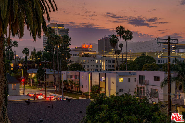 6120 W Marbella Place, Los Angeles CA: https://media.crmls.org/mediaz/29a285fa-78d0-4d68-8b85-e7493e0b888e.jpg