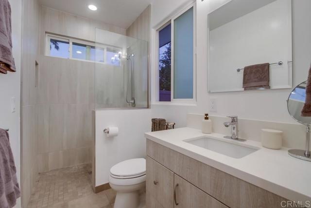 5380 Los Robles Drive, Carlsbad CA: https://media.crmls.org/mediaz/29a2ad16-5a50-437a-a4f9-383c3472f918.jpg
