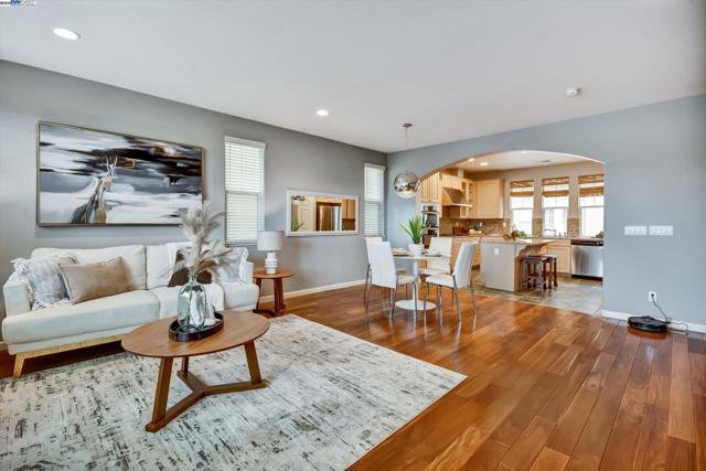 761 Batista Dr, San Jose CA: https://media.crmls.org/mediaz/29a30c36-bd0d-465a-a80c-f42bb84db6c0.jpg