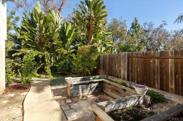 Detail Gallery Image 9 of 33 For 4976 Bella Collina St, Oceanside,  CA 92056 - 5 Beds | 3 Baths